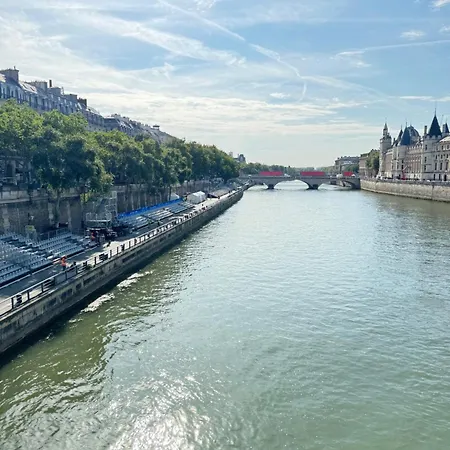 Chez Zenovia Paris